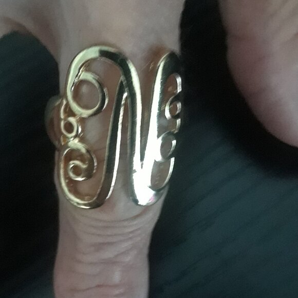 Gold Fancy Cursive Letter N Initial Ring - Picture 4 of 8